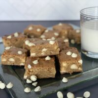 Easy Baked Blondies (Buttery And Delicious!)