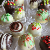 Easy Christmas Oreo Truffles (With Just 4 ingredients!)